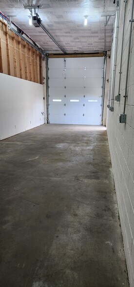 825 Canal St, Evansville, IN à louer - Photo de l’immeuble – Image 2 sur 9