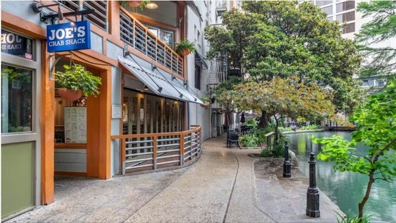 212 College St, San Antonio, TX à louer - Photo de l’immeuble – Image 2 sur 7