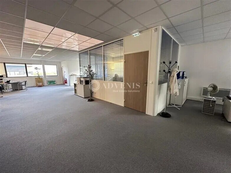 Bureau dans Bussy-Saint-Georges à louer - Photo de l’immeuble – Image 3 sur 7