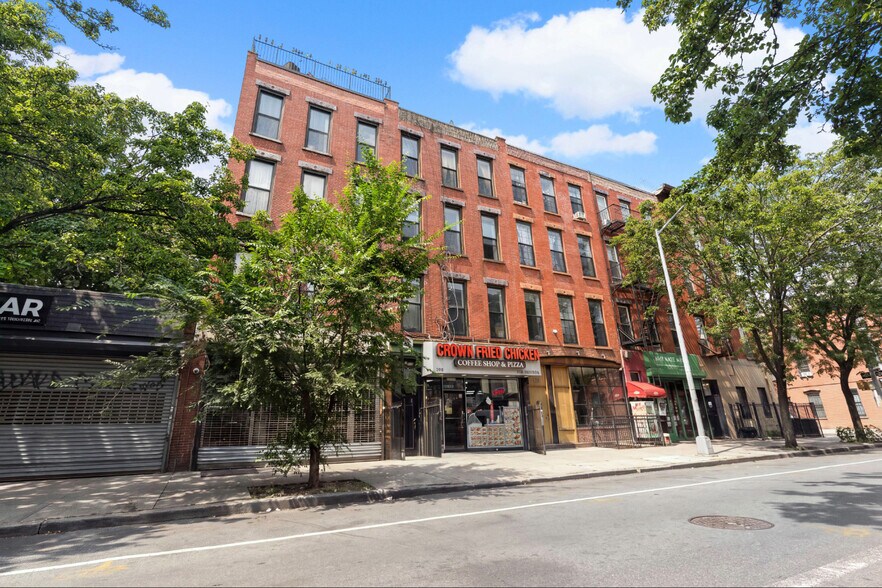 308 Tompkins Ave, Brooklyn, NY à vendre - Photo de l’immeuble – Image 2 sur 17