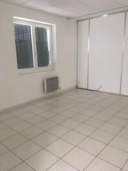 Local d’activités dans Fleurieu-sur-Saône à louer - Photo de l’immeuble – Image 3 sur 4