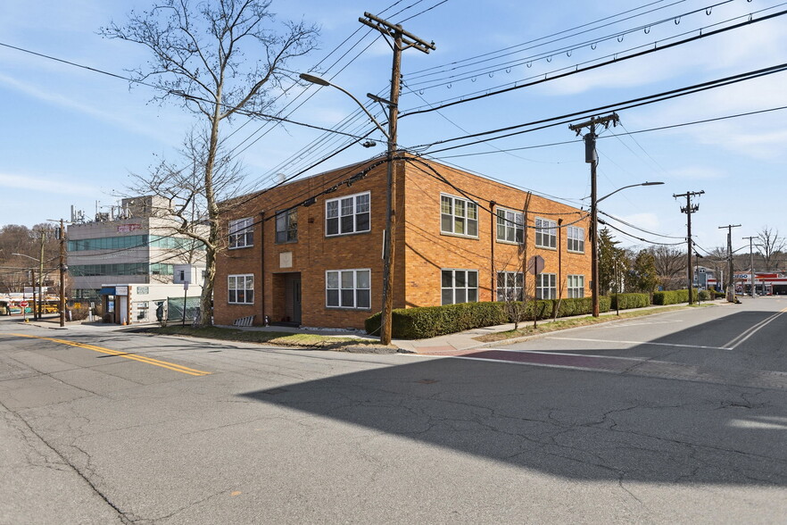 96 Haarlem Ave, White Plains, NY à vendre - Photo de l’immeuble – Image 2 sur 34