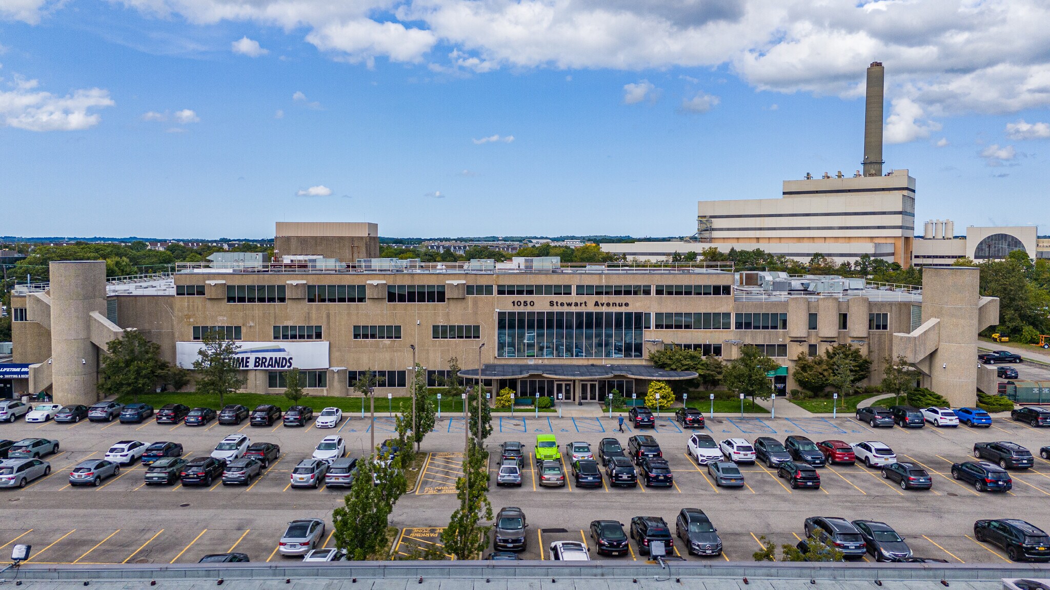 1000 Stewart Ave, Garden City, NY à louer Photo principale– Image 1 sur 4