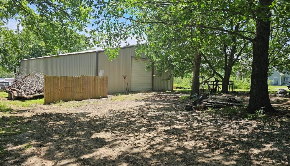 223 W 2nd St, Bonham, TX à vendre - Photo de l’immeuble – Image 2 sur 15