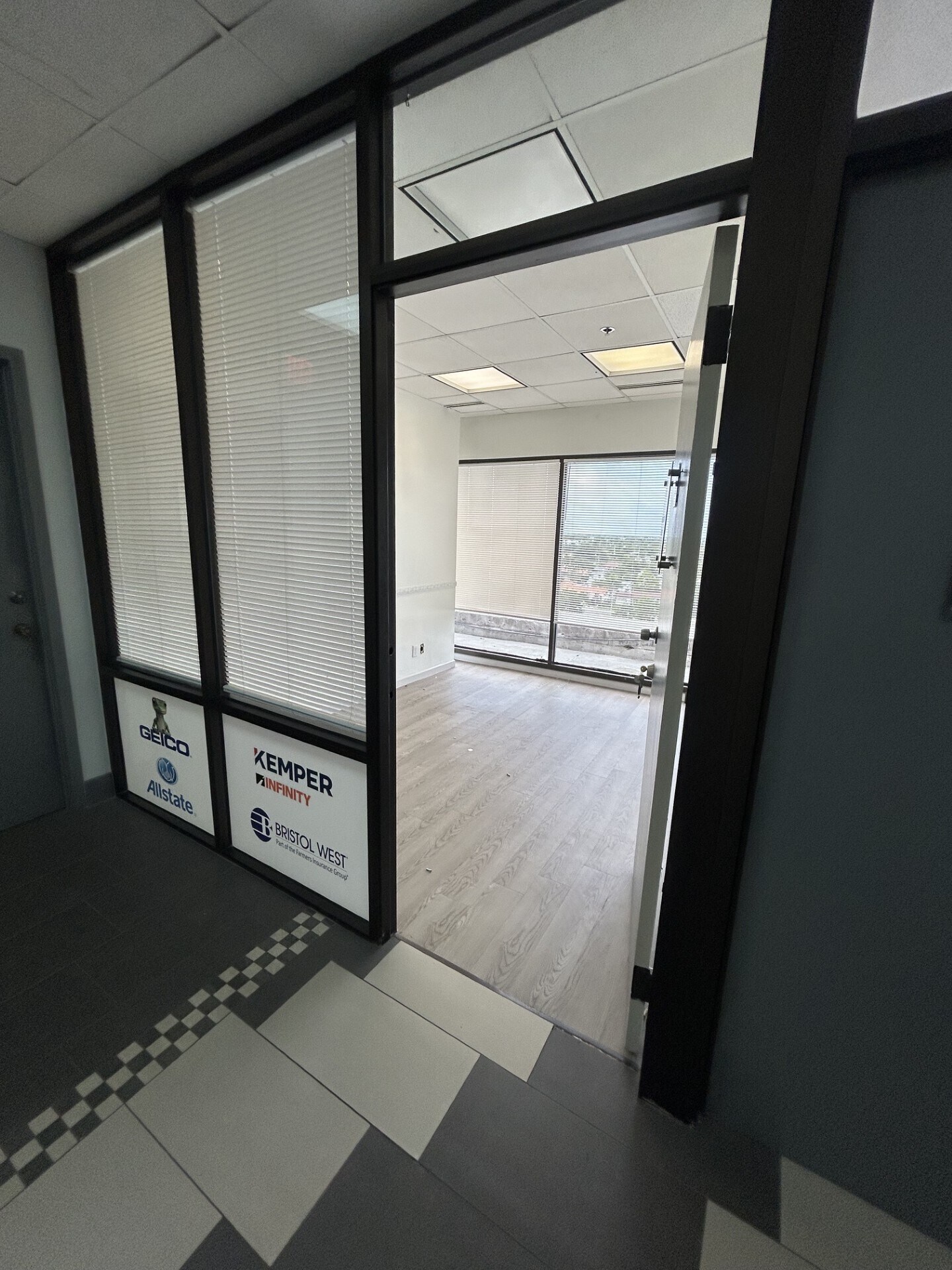 900 W 49th St, Hialeah, FL à louer Photo intérieure– Image 1 sur 4