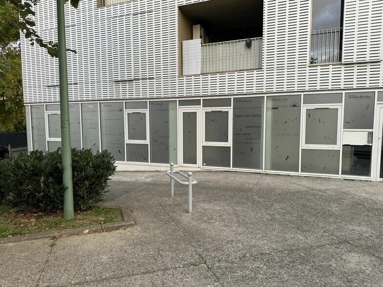 Local commercial dans Arcueil à louer - Photo de l’immeuble – Image 2 sur 7