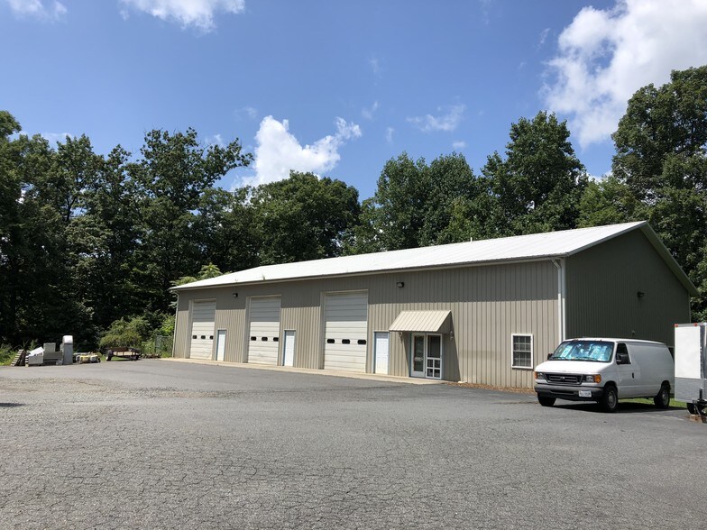 27 & 29 Industrial Dr portefeuille de 2 biens à vendre sur LoopNet.fr - Photo de l’immeuble – Image 2 sur 2