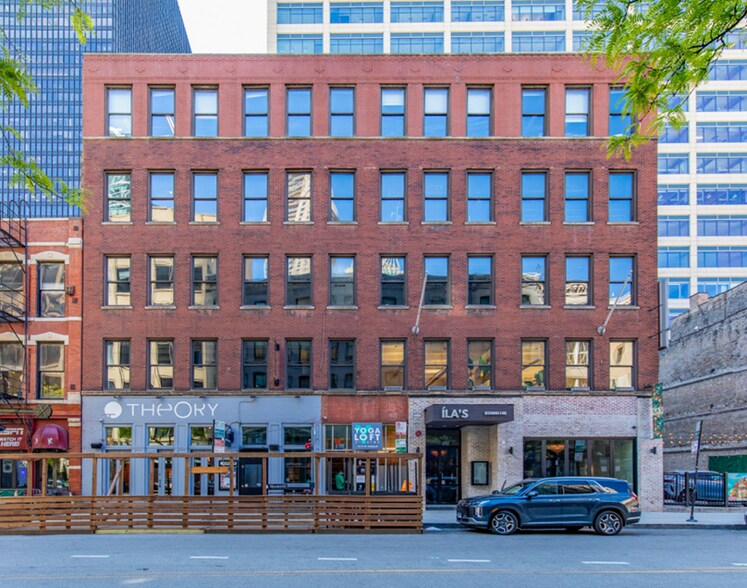 9-15 W Hubbard St, Chicago, IL à louer - Photo de l’immeuble – Image 1 sur 17