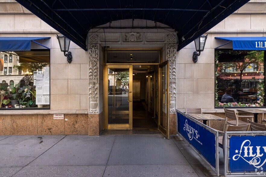 50-56 W 72nd St, New York, NY à louer - Photo de l’immeuble – Image 3 sur 4