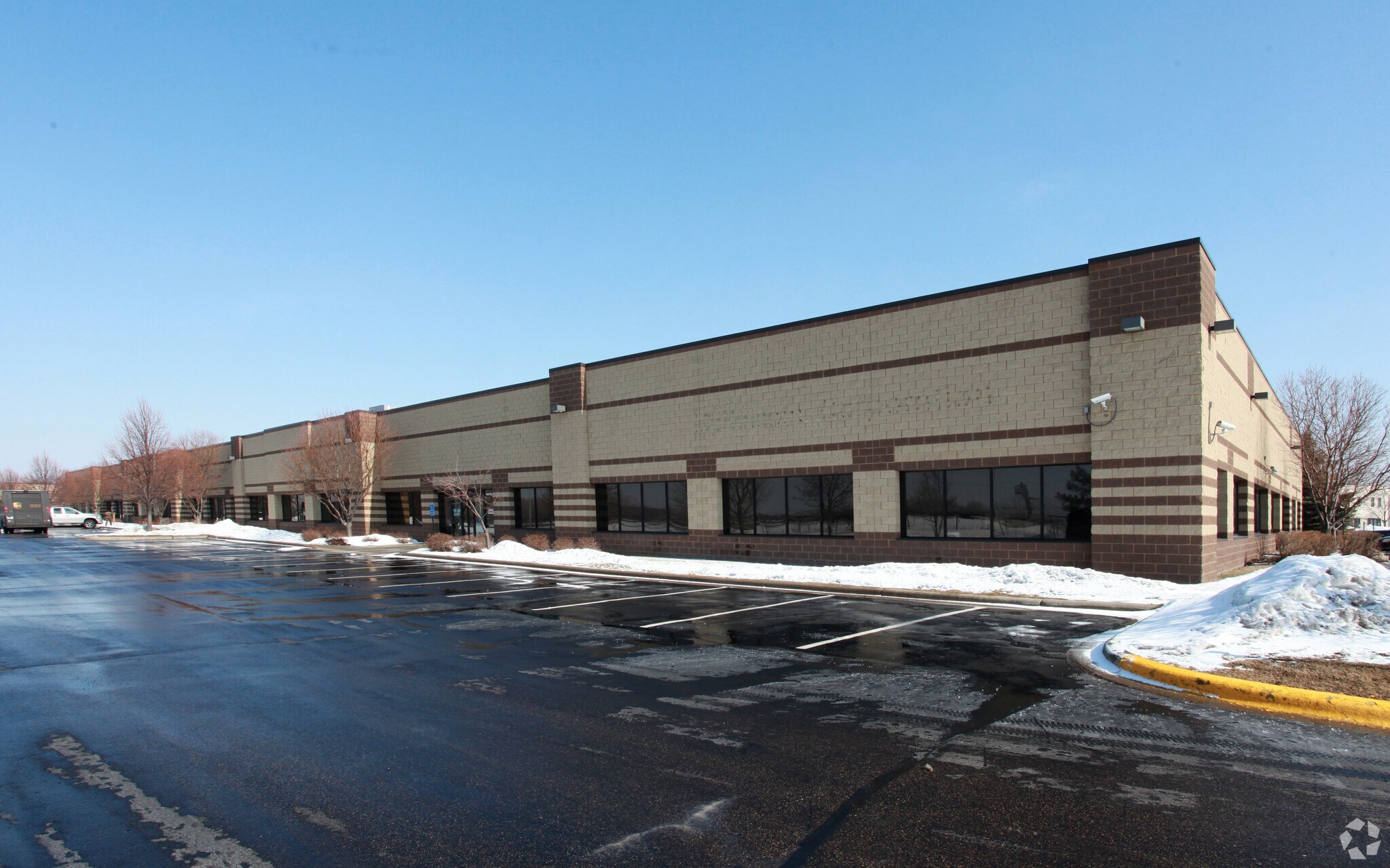 7115 Northland Ter, Brooklyn Park, MN à louer Photo principale– Image 1 sur 6