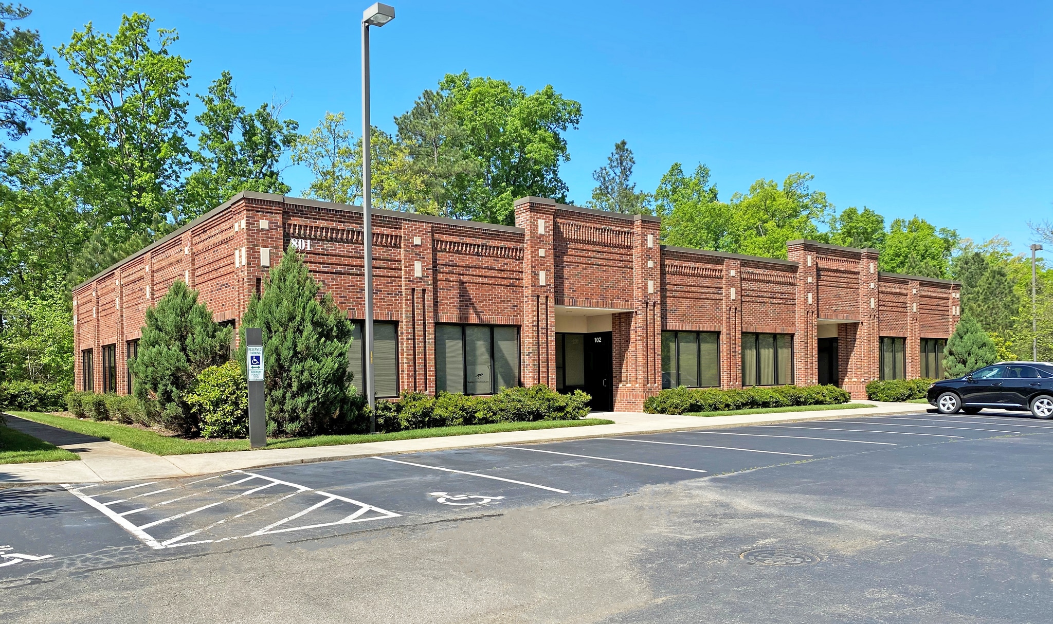 801 Cascade Pointe Ln, Cary, NC à louer Photo de l’immeuble– Image 1 sur 1