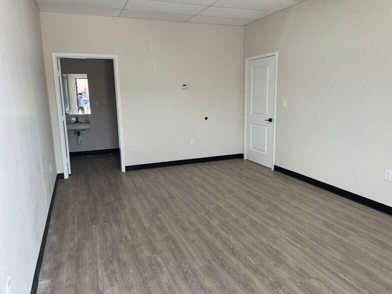 28215 Vallie St, Pinehurst, TX à louer - Photo intérieure – Image 2 sur 20