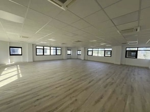 350 Avenue Jean-René Guillibert Gautier De La Lauzière, Aix-en-Provence à louer Photo intérieure– Image 2 sur 2