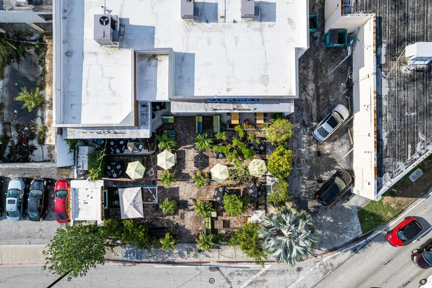5840 SW 71st St, South Miami, FL à louer - Photo de l’immeuble – Image 2 sur 44