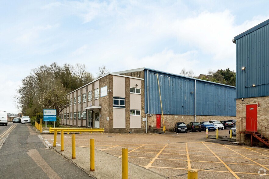 Ullswater Cres, Coulsdon à louer - Photo de l’immeuble – Image 2 sur 5