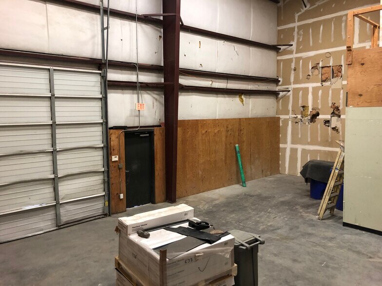 1384 Remount Rd, Charleston, SC à louer - Photo de l’immeuble – Image 3 sur 17