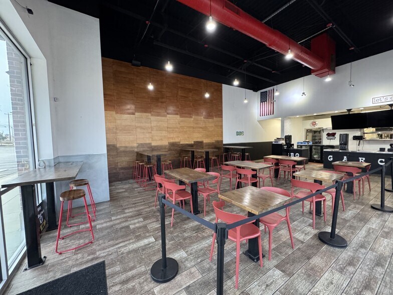 9390 Huebner Rd, San Antonio, TX à louer - Photo de l’immeuble – Image 3 sur 15