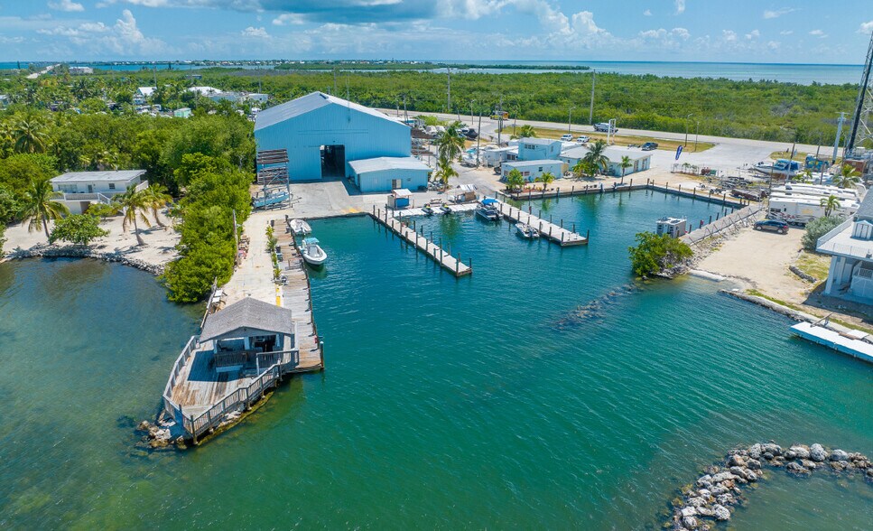 59073 Overseas Hwy, Marathon, FL à vendre - Photo de l’immeuble – Image 2 sur 11