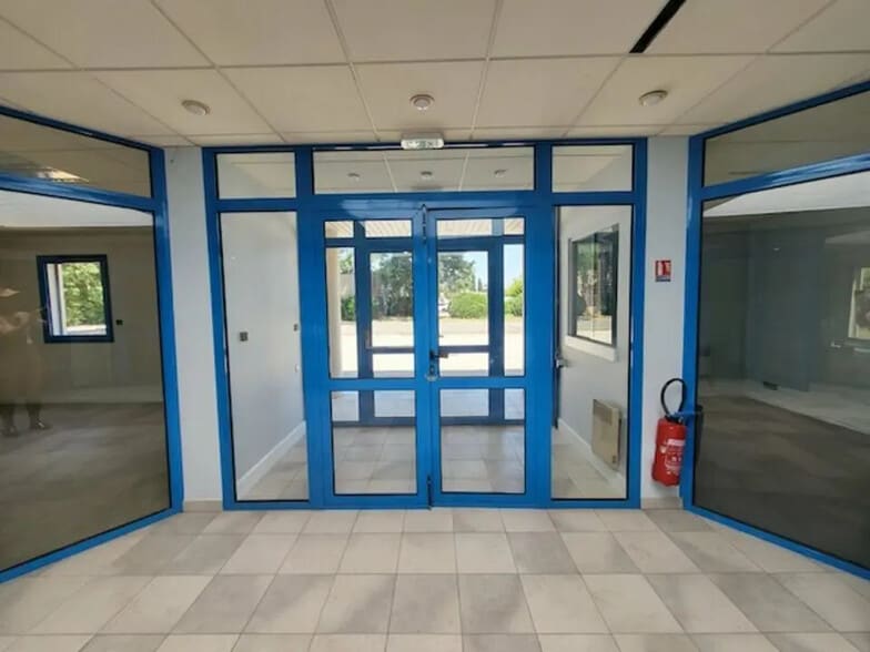 Bureau dans Avignon à vendre - Photo de l’immeuble – Image 3 sur 12