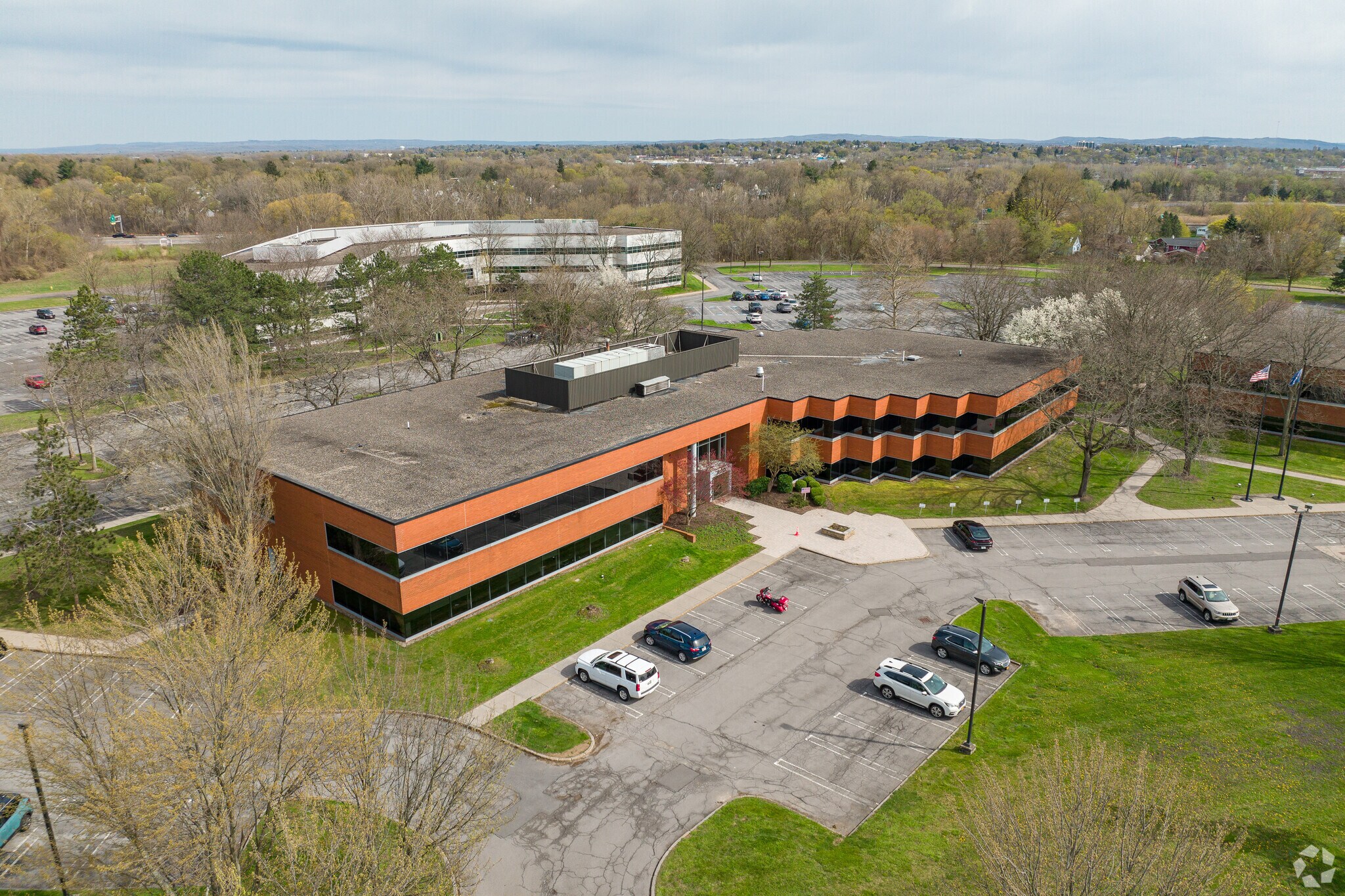 220 Salina Meadows Pky, Syracuse, NY à louer Photo principale– Image 1 sur 2