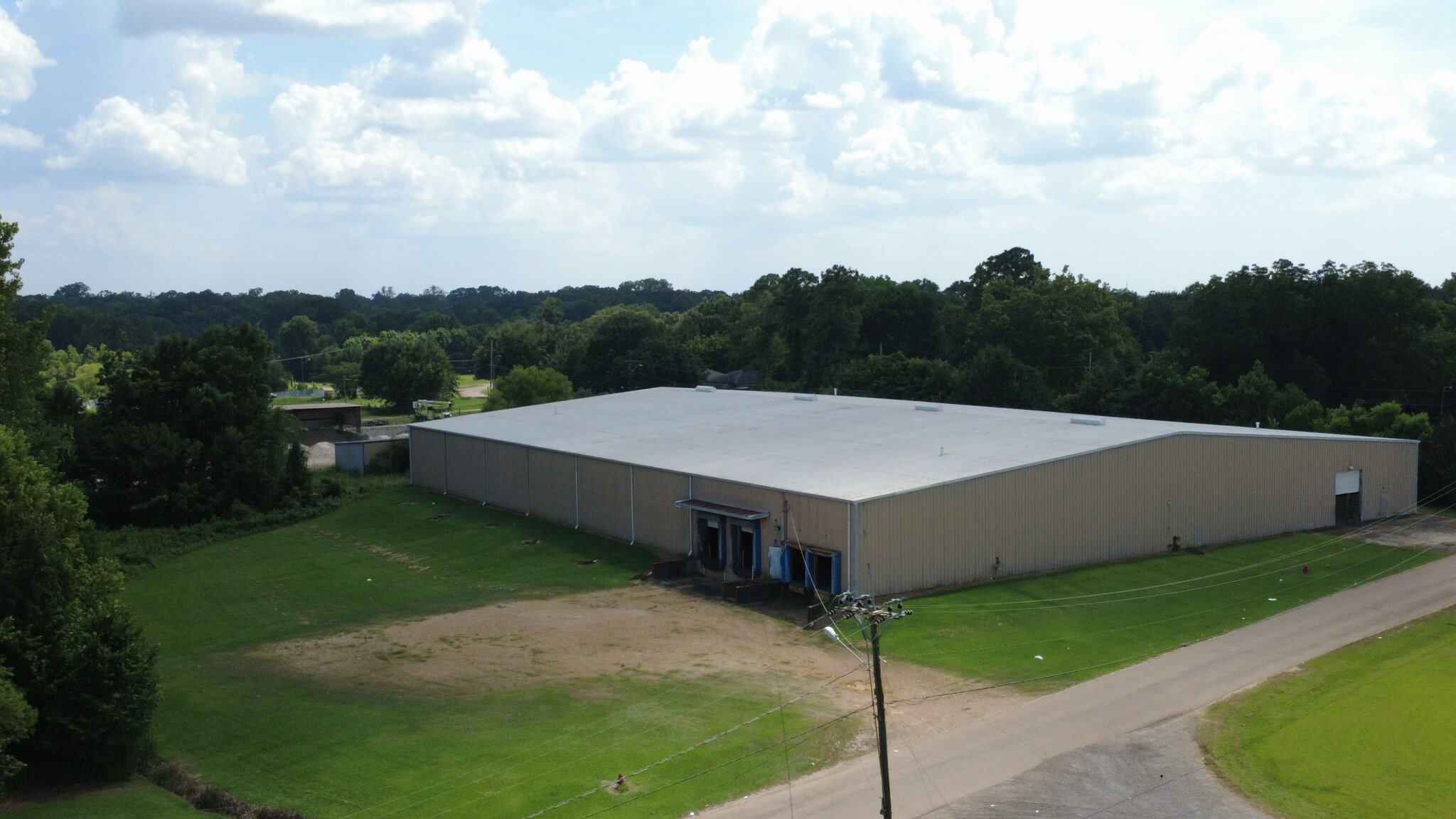 512 Matthews Dr, Canton, MS à louer Photo de l’immeuble– Image 1 sur 9