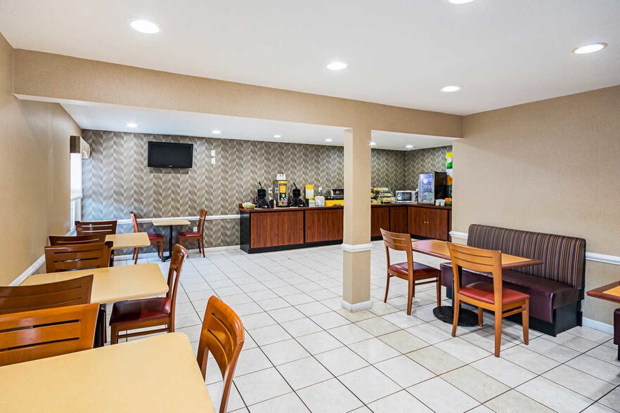 1185 Airport Rd, Fairmont, WV à vendre - Hall d’entrée – Image 3 sur 10