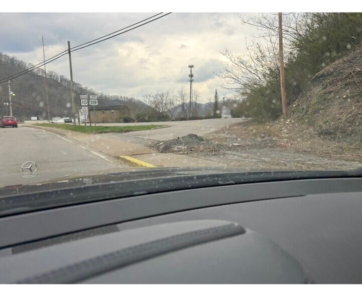 181 State 10 hwy, Logan, WV à louer - Photo de l’immeuble – Image 3 sur 4