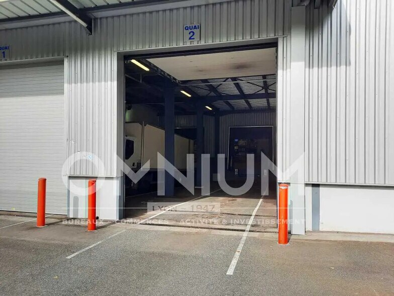 Local d'activités dans Lozanne à vendre - Photo de l’immeuble – Image 2 sur 4