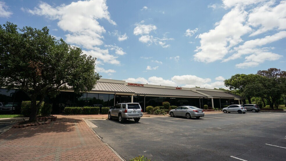 896 Summit St, Round Rock, TX à louer - Photo de l’immeuble – Image 2 sur 10