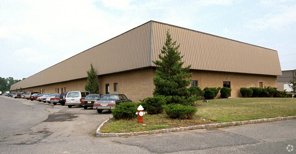 26 Commerce Rd, Fairfield, NJ à louer - Photo de l’immeuble – Image 1 sur 10