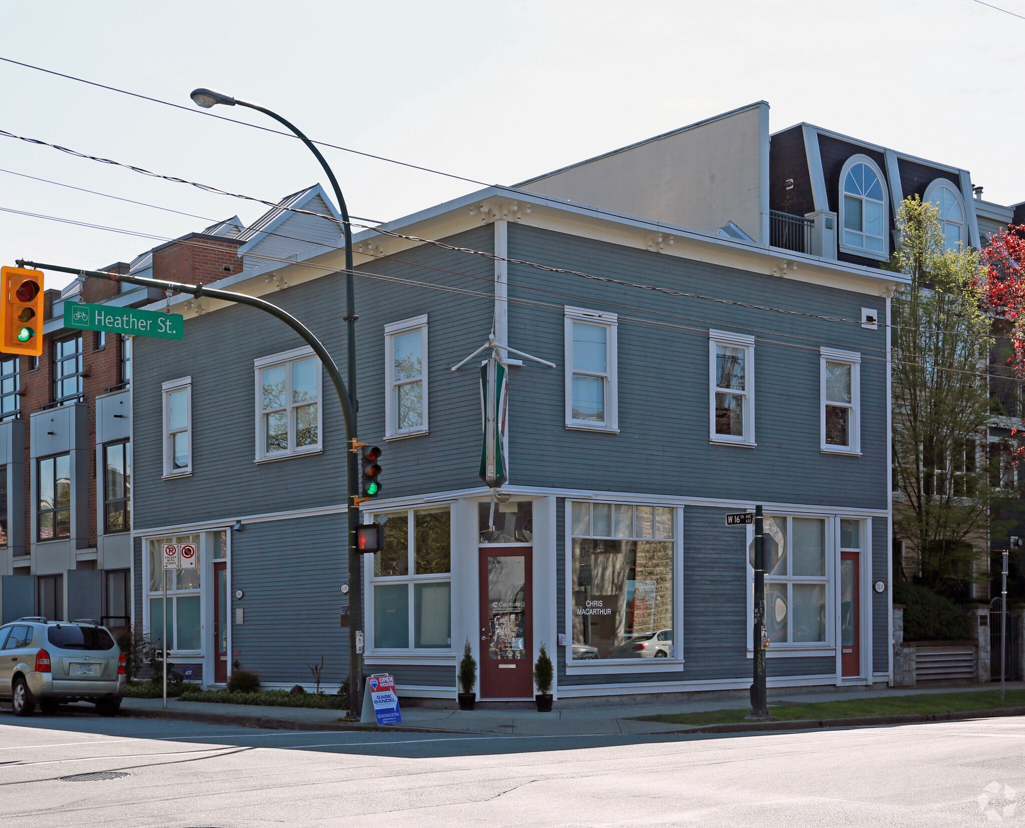 696-698 W 16th Ave, Vancouver, BC à louer Photo de l’immeuble– Image 1 sur 3