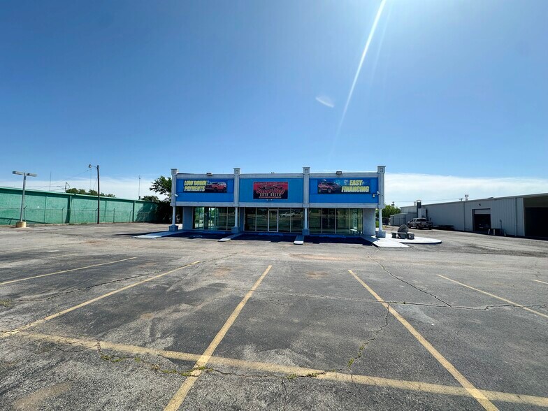 6910 N Broadway Ext, Oklahoma City, OK à louer - Photo principale – Image 1 sur 4