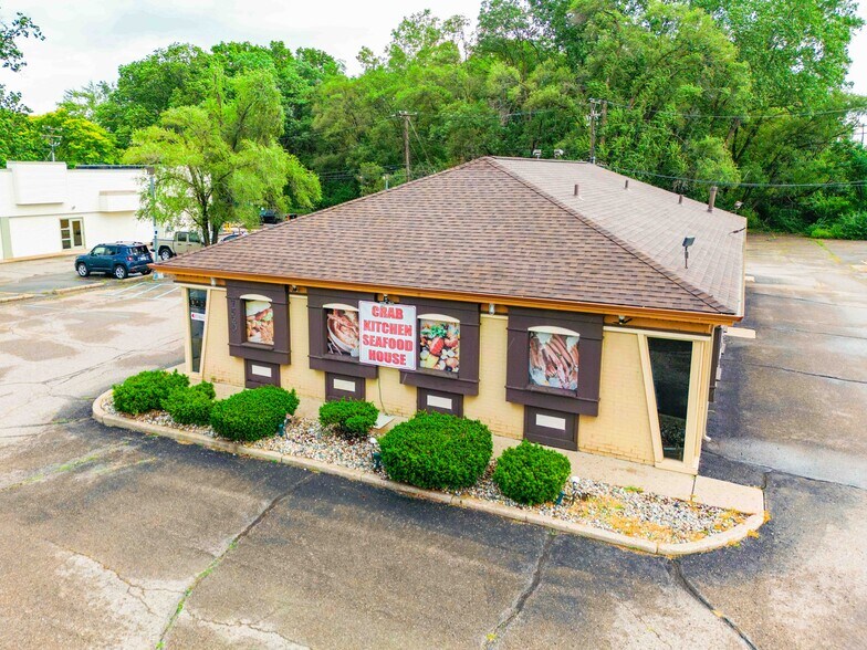 7520 N Wayne Rd, Westland, MI à louer - Photo principale – Image 2 sur 9