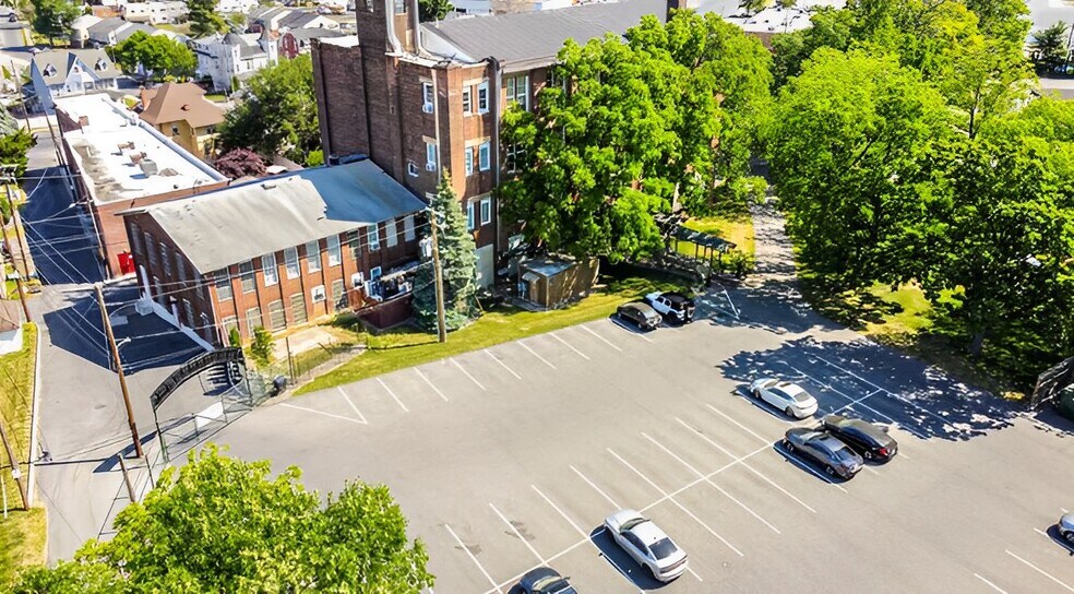 691 Trump St, Allentown, PA à vendre - Photo de l’immeuble – Image 3 sur 6