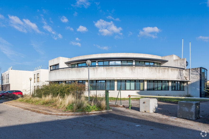 980 Rue Andre Ampere, Aix-en-Provence à louer - Photo principale – Image 1 sur 4