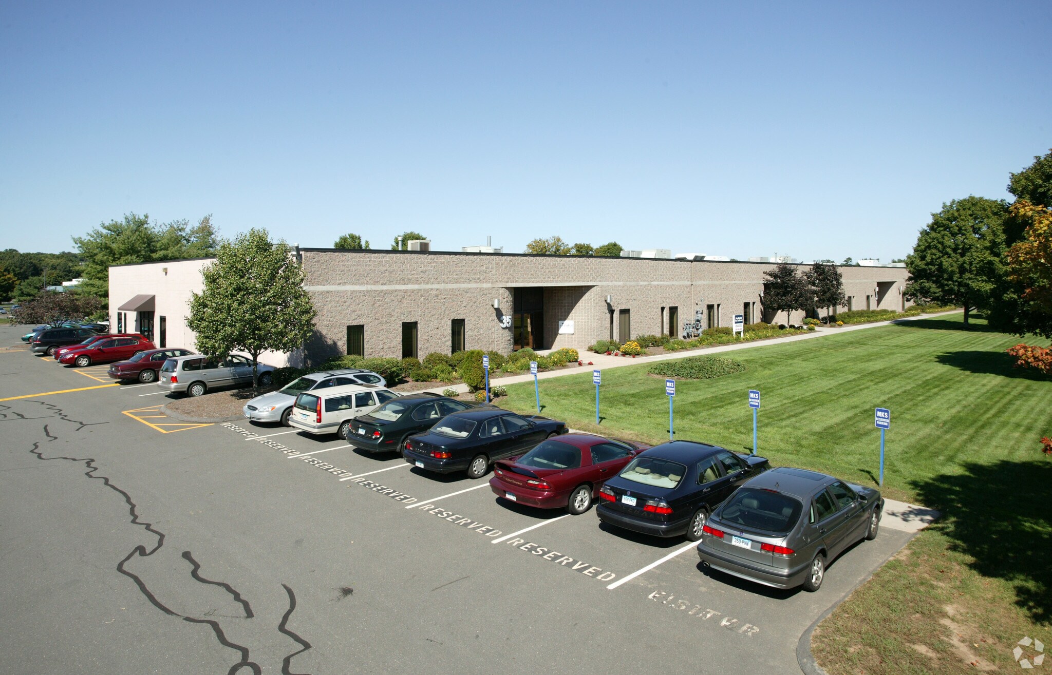 29-35 Griffin Rd S, Bloomfield, CT à louer Photo principale– Image 1 sur 9
