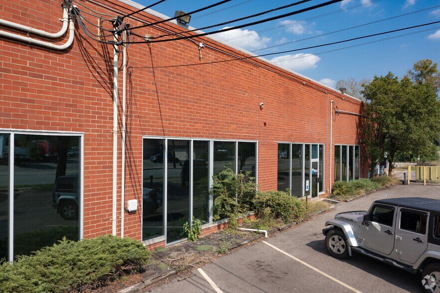 1888 Section Rd, Cincinnati, OH à vendre - Photo de l’immeuble – Image 3 sur 7