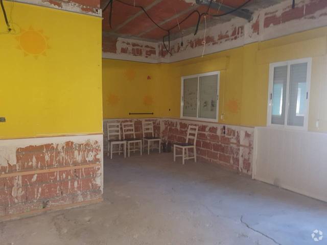 Local commercial dans Camarma de Esteruelas, Madrid à louer - Photo de l’immeuble – Image 3 sur 8