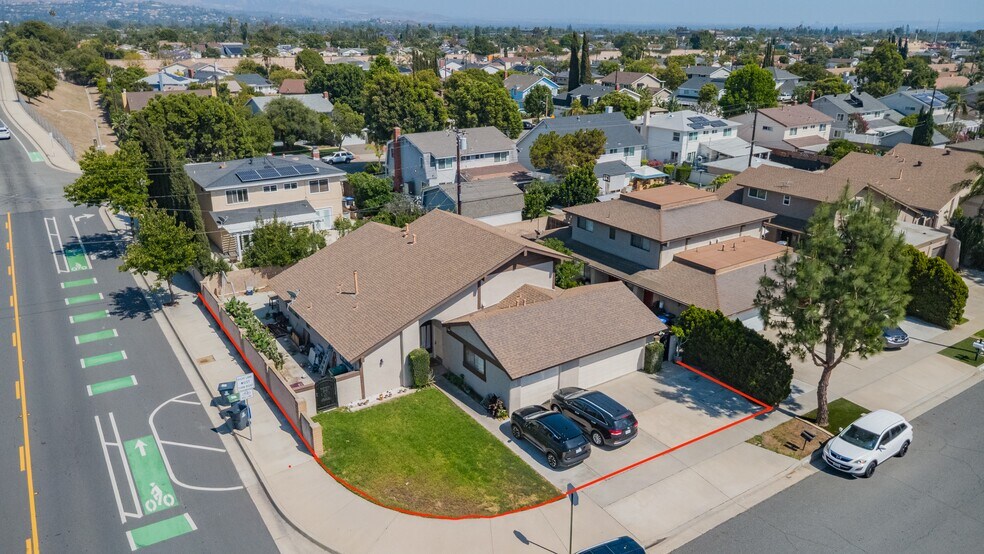 2229 Ponderosa St, Santa Ana, CA à vendre - Photo de l’immeuble – Image 3 sur 12
