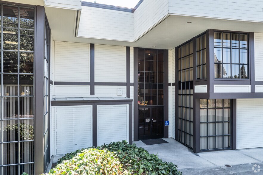 877 Ygnacio Valley Rd, Walnut Creek, CA à louer - Photo de l’immeuble – Image 3 sur 7