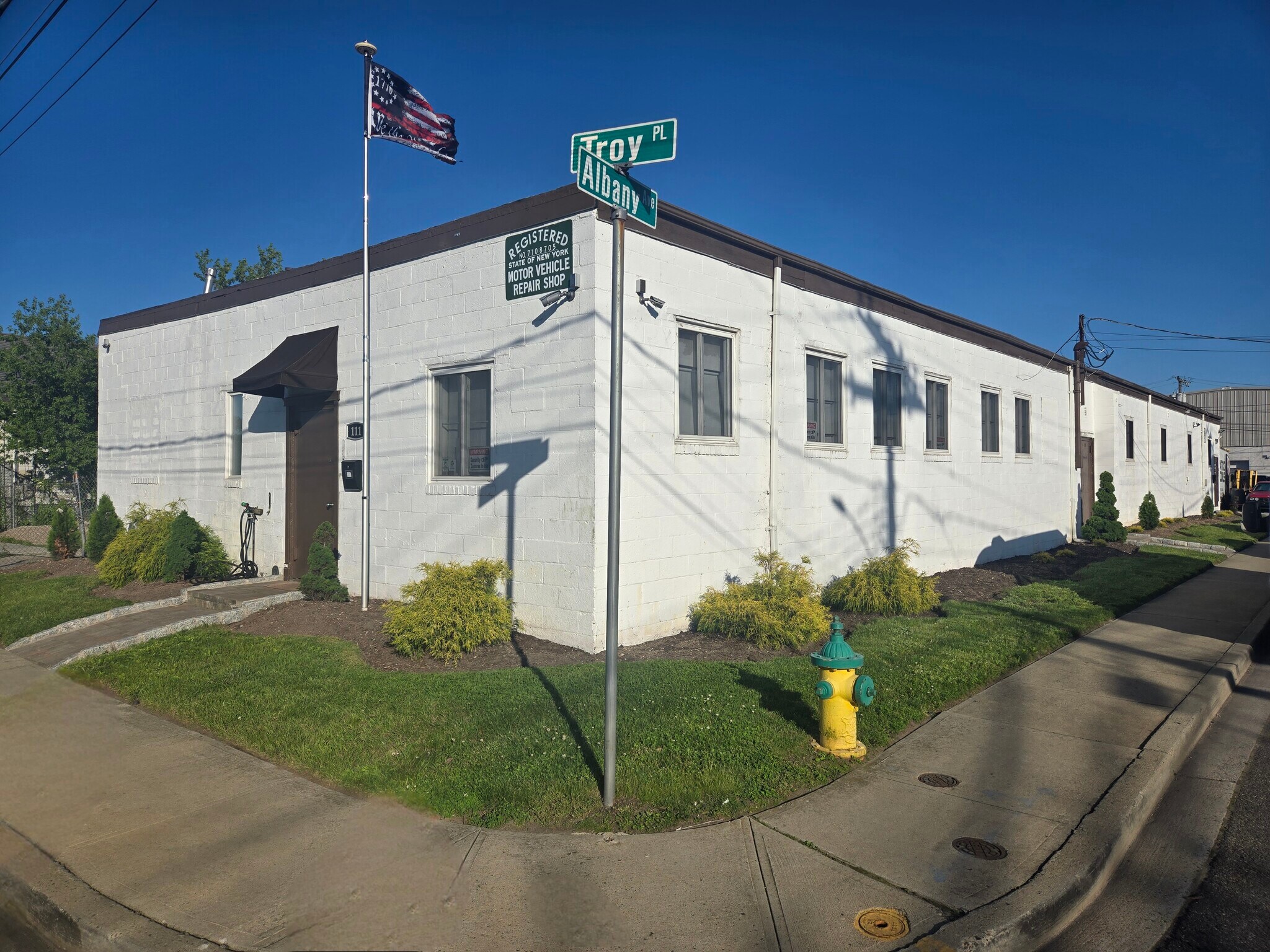 111 Albany Ave, Freeport, NY à vendre Photo de l’immeuble– Image 1 sur 16