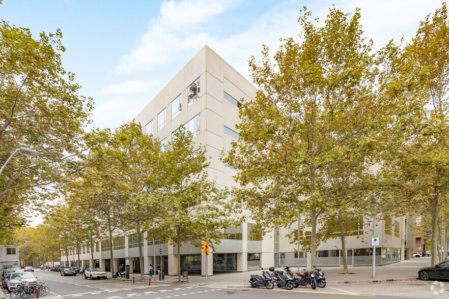 Bureau dans Barcelone, Barcelona à vendre - Photo de l’immeuble – Image 2 sur 3