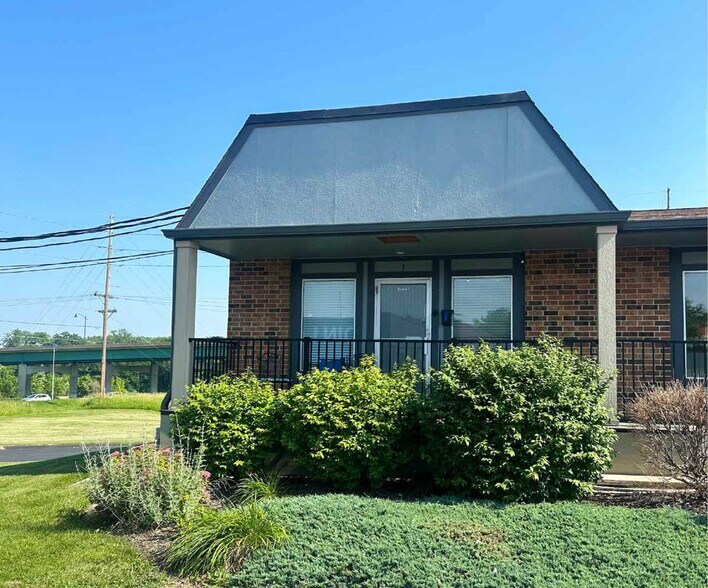 4830 Maple Dr, Pleasant Hill, IA à louer - Photo de l’immeuble – Image 2 sur 3