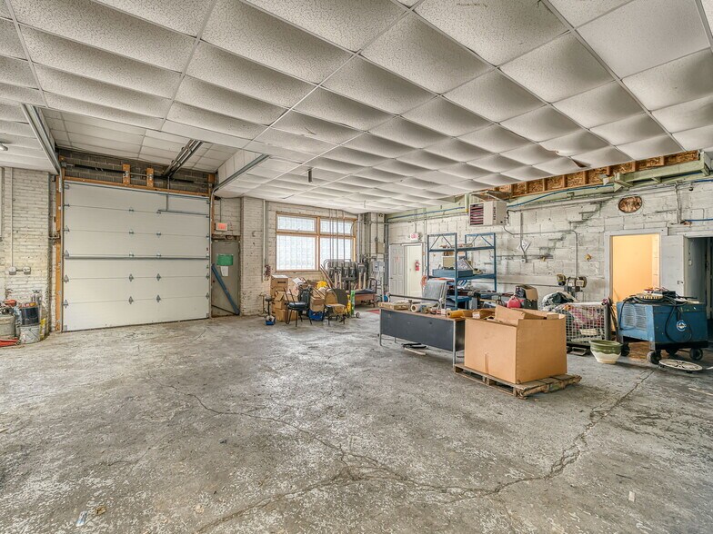 111 Jones Ave, Monroe, MI à louer - Photo de l’immeuble – Image 3 sur 39