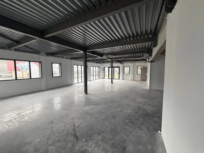 Plus de détails pour Local commercial à vendre