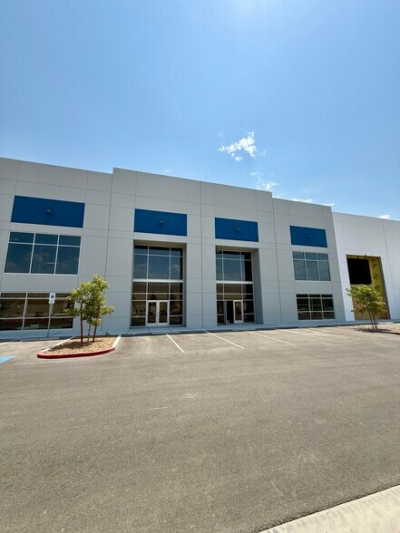 6550 Bruce St, Las Vegas, NV à louer - Photo de l’immeuble – Image 2 sur 10