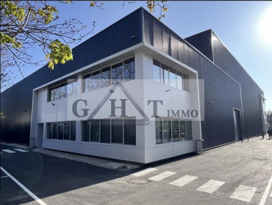 Industriel/Logistique dans Villeneuve-la-Garenne à louer Photo de l’immeuble– Image 1 sur 5