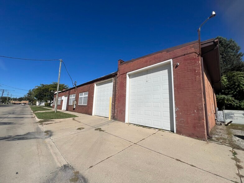 111 Jones Ave, Monroe, MI à louer - Photo de l’immeuble – Image 2 sur 18