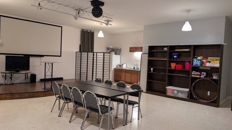 8622 N Greenwood Ave, Tampa, FL à louer - Photo de l’immeuble – Image 2 sur 12