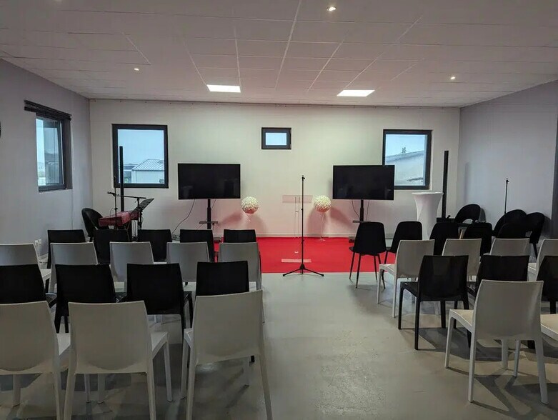 Bureau dans Le Grand-Quevilly à louer - Photo de l’immeuble – Image 1 sur 2